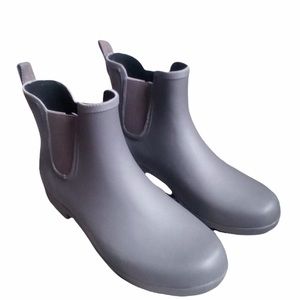 Chooka Gray Eastlake Chelsea Rain Boots Size 8